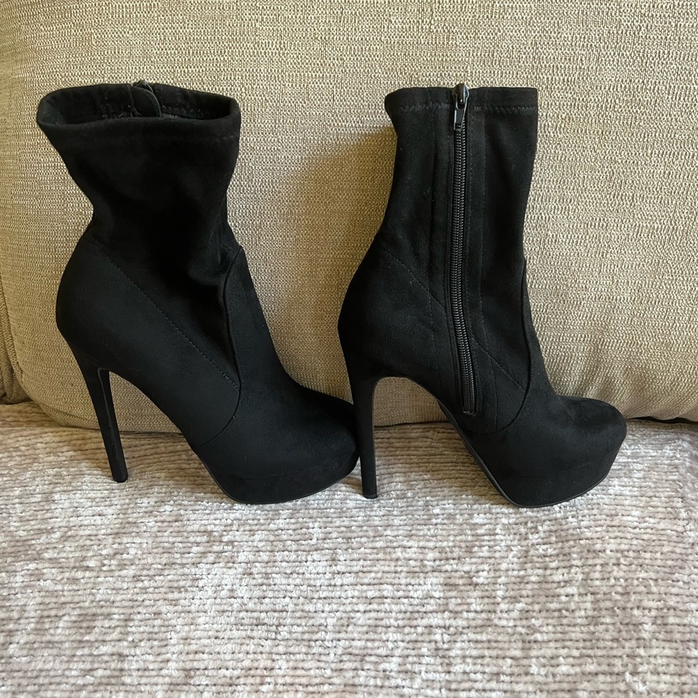 Blk booties